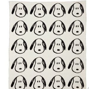 Snoopy soft and cuddly blanket 60”x50” NWT! Peanuts 100% polyester